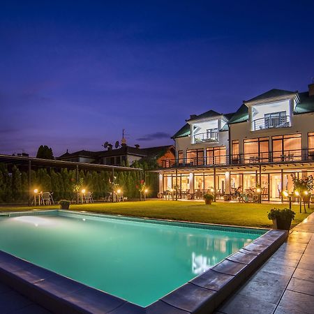 Guest House Panorama Aqualux With Free Parking โนวีซาด ภายนอก รูปภาพ