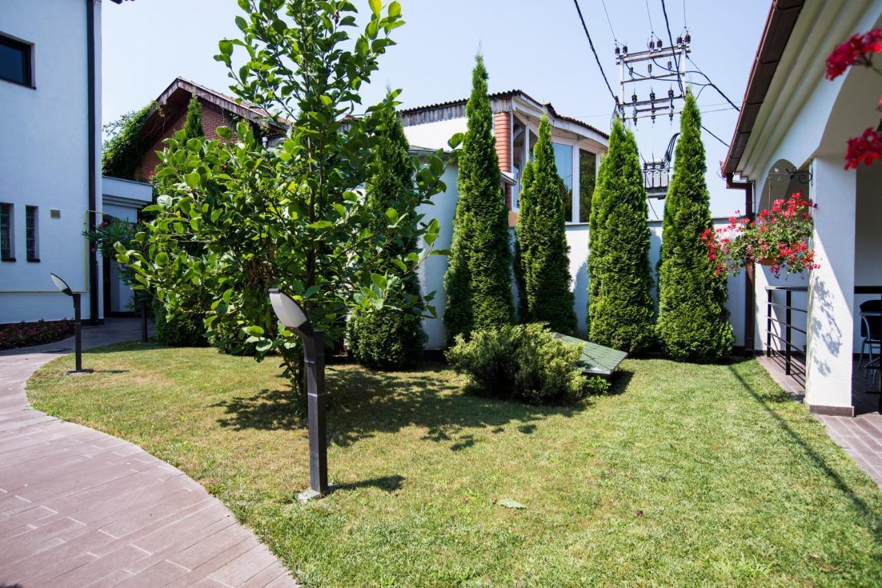 Guest House Panorama Aqualux With Free Parking โนวีซาด ภายนอก รูปภาพ