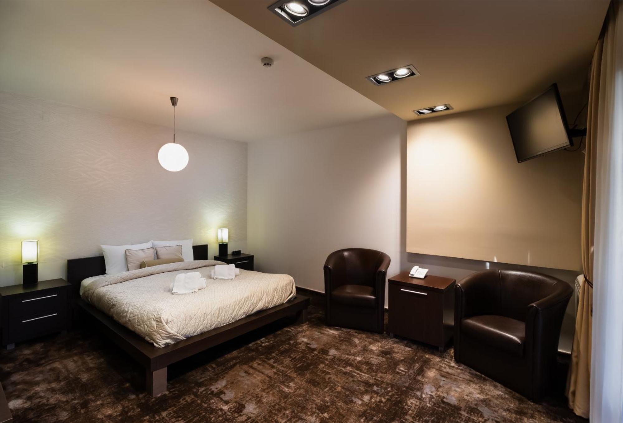 Guest House Panorama Aqualux With Free Parking โนวีซาด ห้อง รูปภาพ