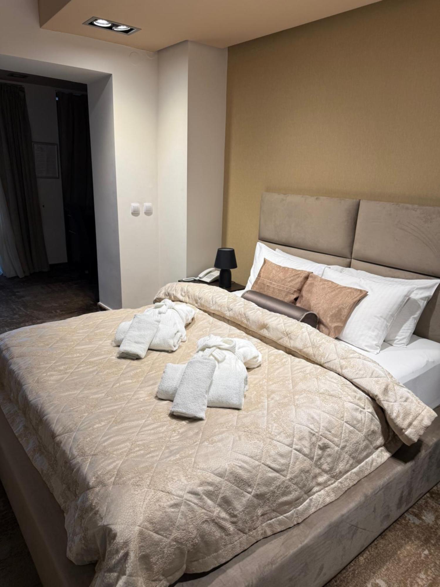 Guest House Panorama Aqualux With Free Parking โนวีซาด ภายนอก รูปภาพ