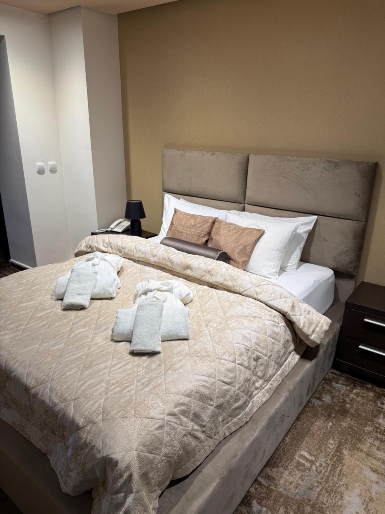 Guest House Panorama Aqualux With Free Parking โนวีซาด ภายนอก รูปภาพ