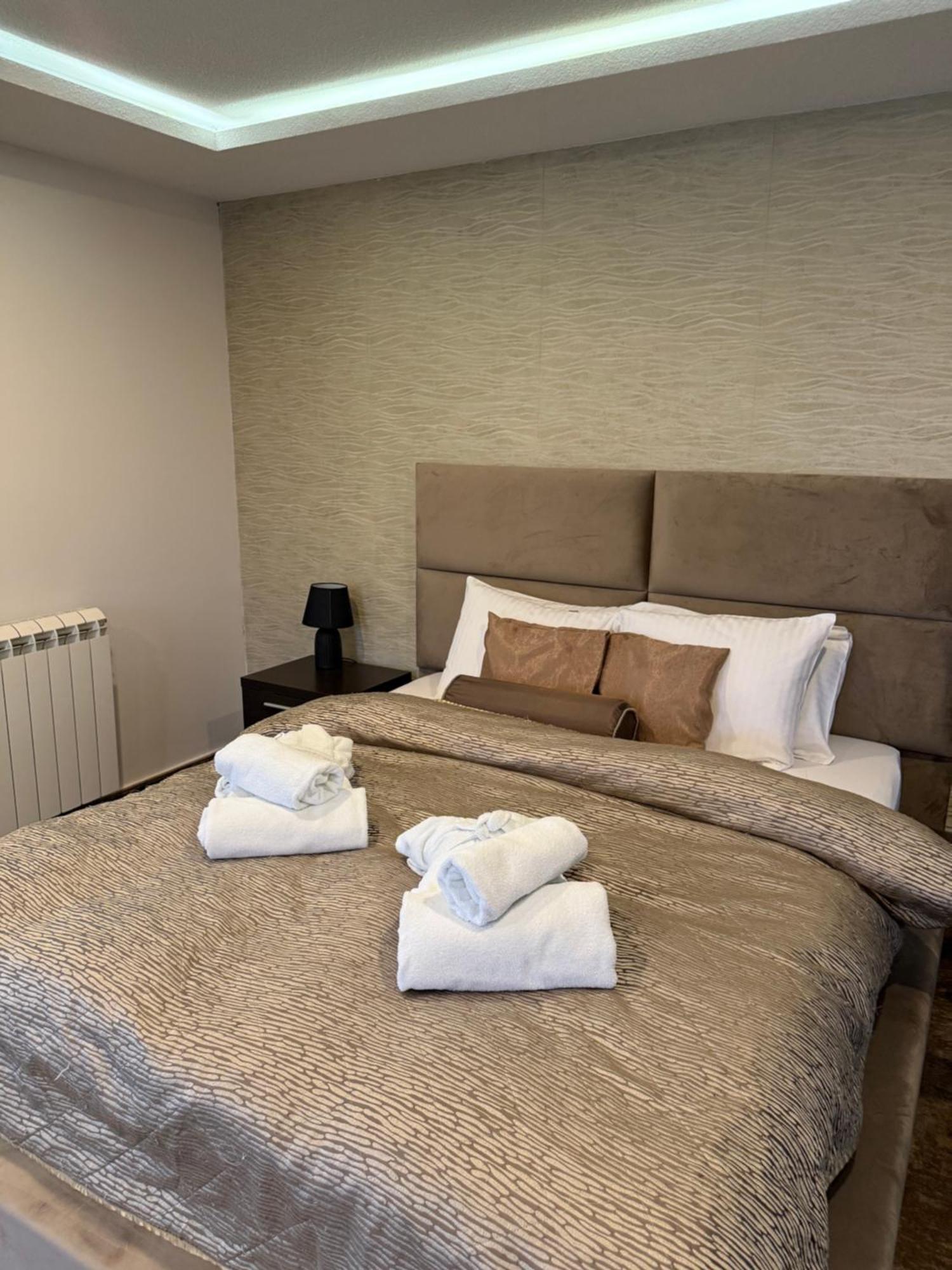Guest House Panorama Aqualux With Free Parking โนวีซาด ภายนอก รูปภาพ