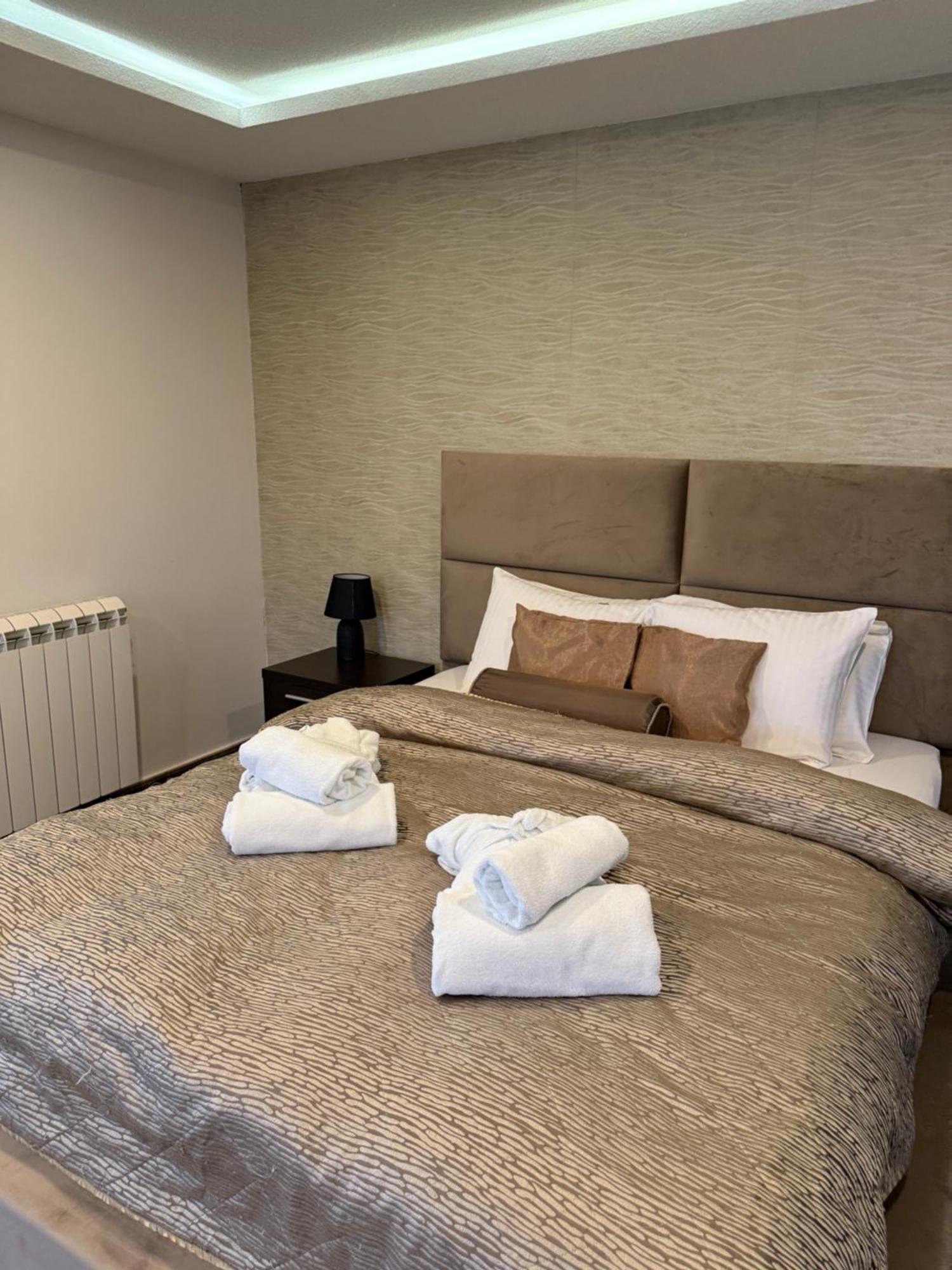 Guest House Panorama Aqualux With Free Parking โนวีซาด ภายนอก รูปภาพ