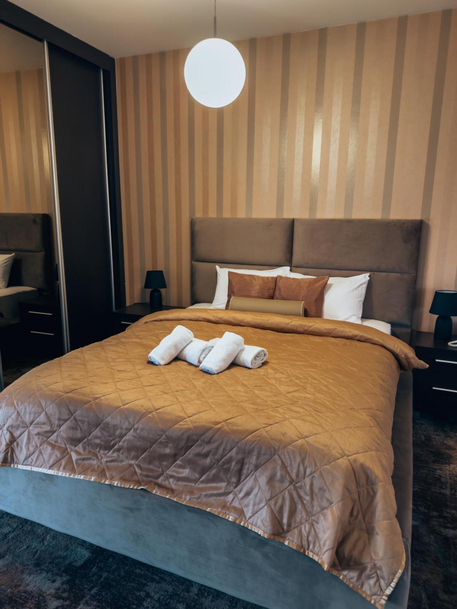 Guest House Panorama Aqualux With Free Parking โนวีซาด ภายนอก รูปภาพ