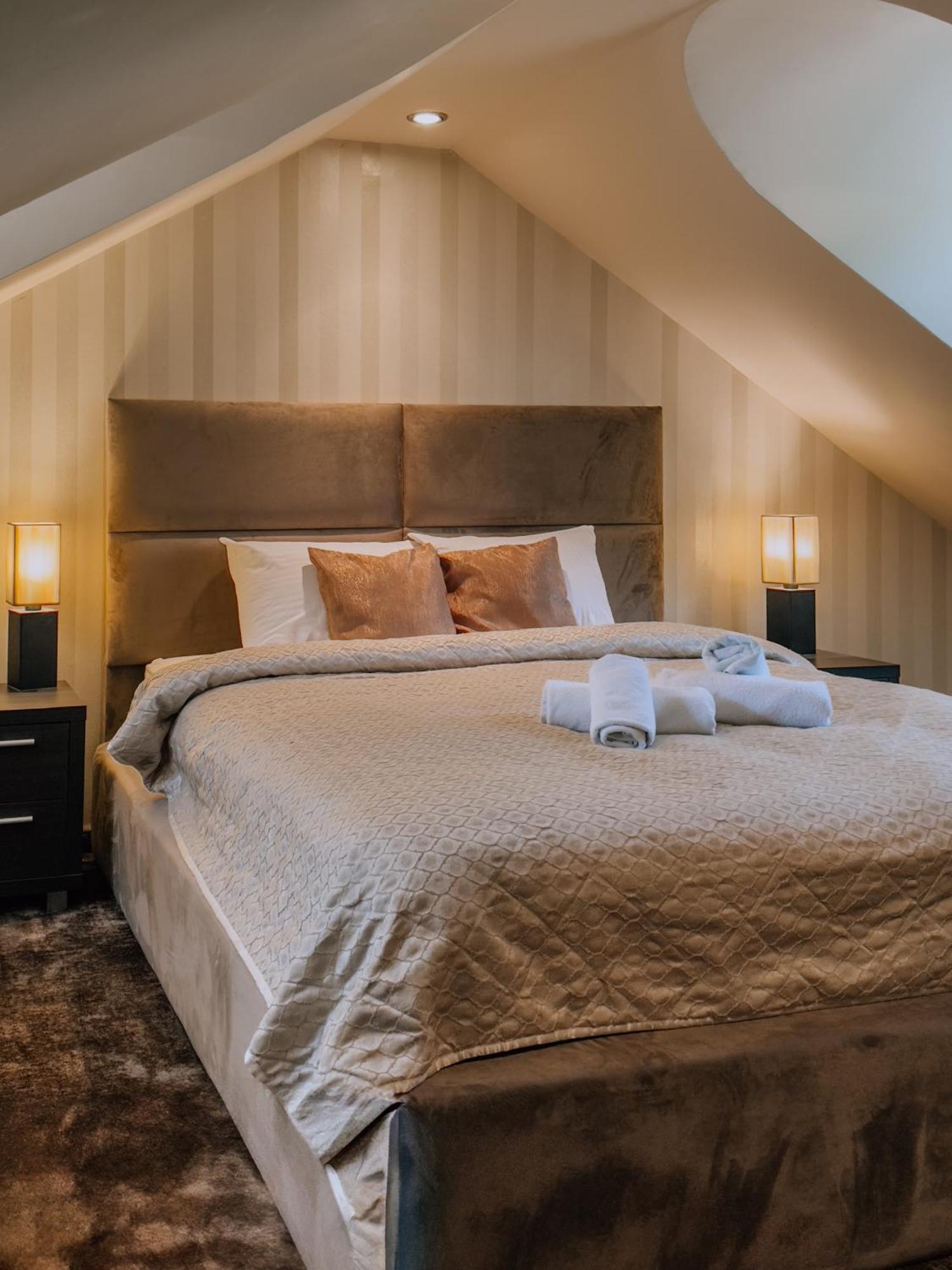 Guest House Panorama Aqualux With Free Parking โนวีซาด ภายนอก รูปภาพ