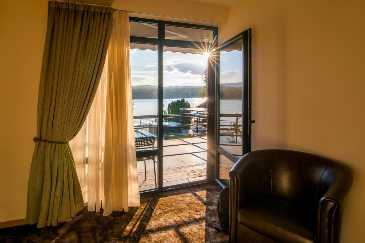Guest House Panorama Aqualux With Free Parking โนวีซาด ภายนอก รูปภาพ